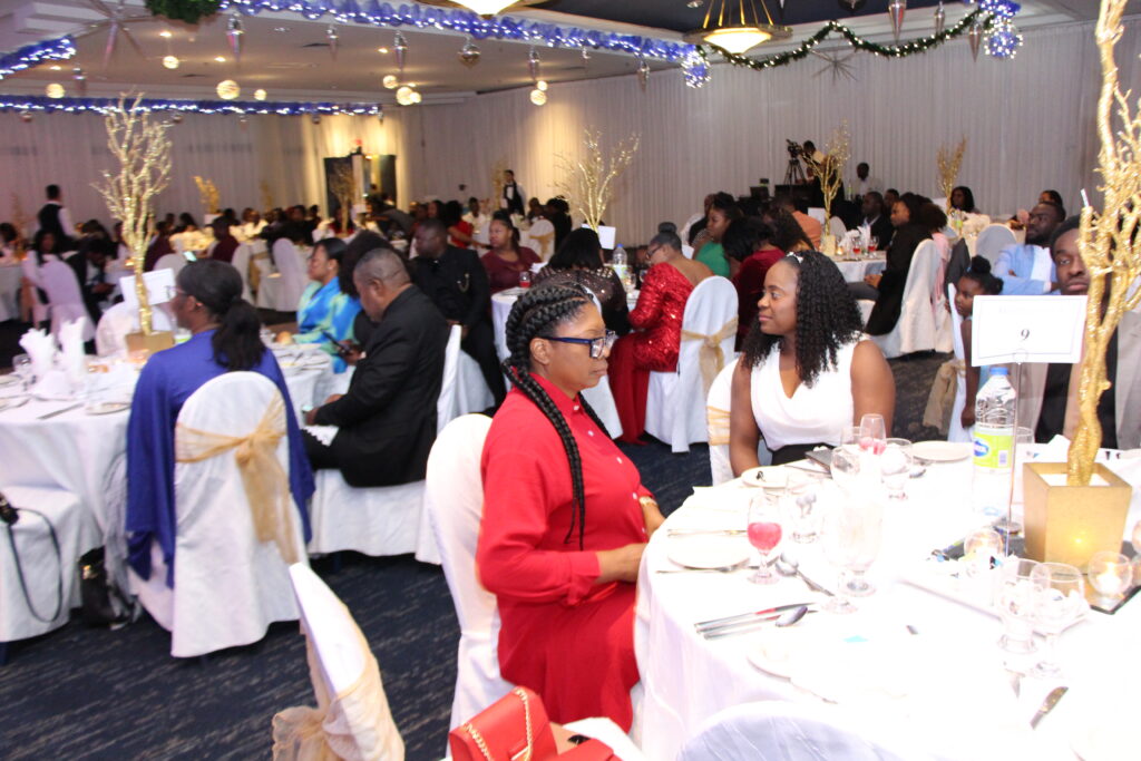 Walande Corrier, le PDG de Instarmark, tient à exprimer sa profonde gratitude 🙏🙏🙏 à tout le public qui a rendu possible cette belle et première édition du Dîner-Concert de l'Amitié, organisé le dimanche 8 décembre 2024 au 📍Le Groupe Renaissance.

Cet événement a rassemblé plus de 230 personnes 🧑‍🧑‍🧒‍🧒 venues de divers horizons avec un seul objectif : partager un moment unique en écoutant de la bonne musique 🎶🎼🎵🎤, entourées de leurs familles 🧑‍🧑‍🧒 et amis 👯, dans une ambiance conviviale et chaleureuse. Ce Dîner-Concert de l'Amitié a été bien plus qu’une simple soirée ; c’était une invitation à se retrouver avec soi-même et à se laisser porter par une atmosphère musicale 🎶🎵 enchanteresse.

Un remerciement spécial est adressé à nos incroyables artistes 🎤 de la soirée : Salomon Lira Salil, Alexander Polynice, Shanya Théodore, James Berge et Mackenson Cange. Je voudrais aussi manifester ma gratitude envers nos talentueux musiciens et choristes; vous avez élevé cet événement à un niveau exceptionnel. Vos performances extraordinaires ont transcendé les attentes, transporté le public et uni les âmes dans une harmonie parfaite.

À tous nos artistes, nos choristes et instrumentistes, vos talents, votre passion et votre dévouement ont touché les cœurs et laissé une empreinte indélébile dans cette aventure musicale et gastronomique. Grâce à vous, cette soirée a pris une envergure mémorable et restera gravée dans les mémoires comme un moment de pur partage et d’émotion.

Merci à tous ! Au plaisir de vous revoir pour partager encore une fois ces beaux instants lors de nos deux prochains événements qui se préparent pour 2025.

#DinerConcert #liveperformance #gospelmusic #food #montréal #jazz #montréal #familyfriendly #friendsforever #CelebrationVibes
